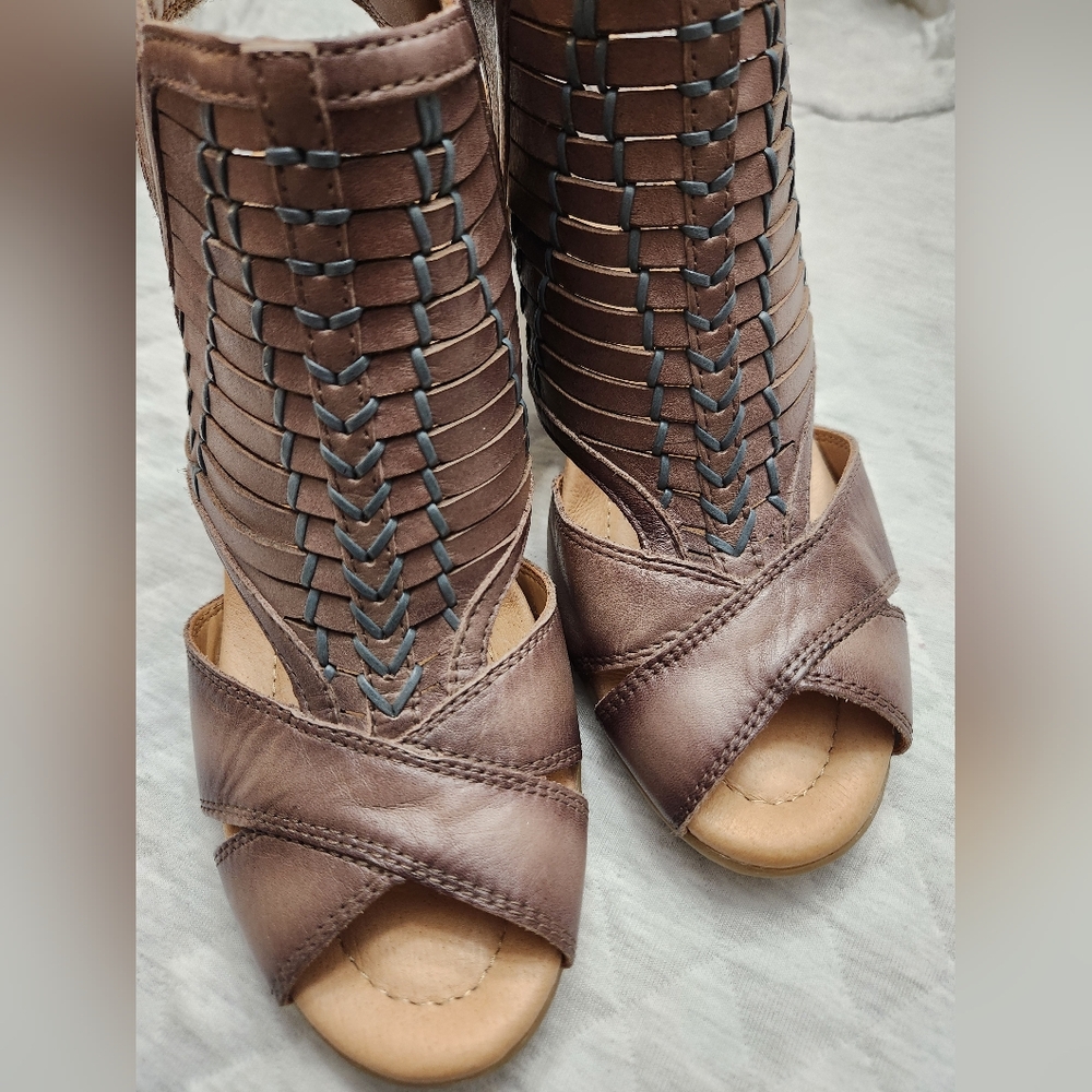 Earth Libra Soft LIBRA-GRAY Womens Gray Leather Strap Heels Shoe